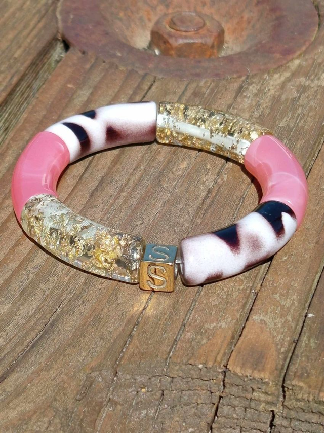 Bracelet jonc perles tubes acrylique léopard Indrani Chaparaasee N°2