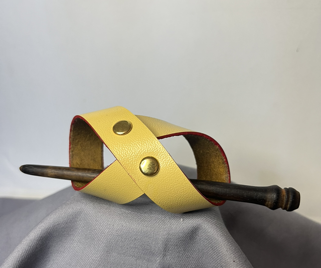 Broche cheveux - étreinte de cuir