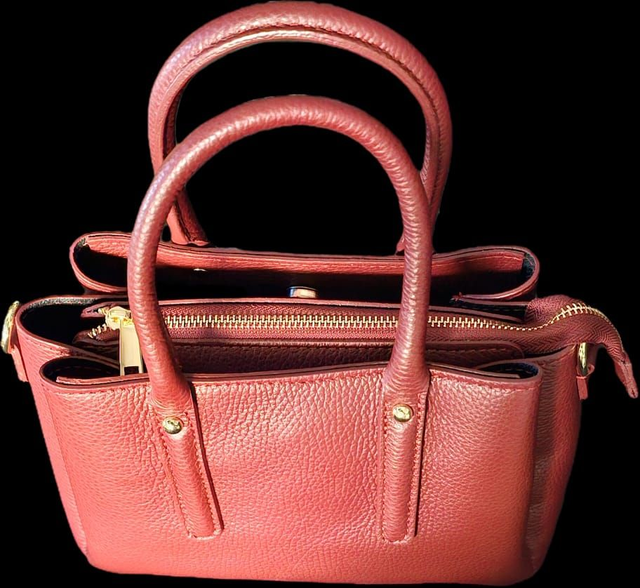 SAC A MAIN CUIR VACHETTE ROUGE AVEC POIGNETS ET SANGLE