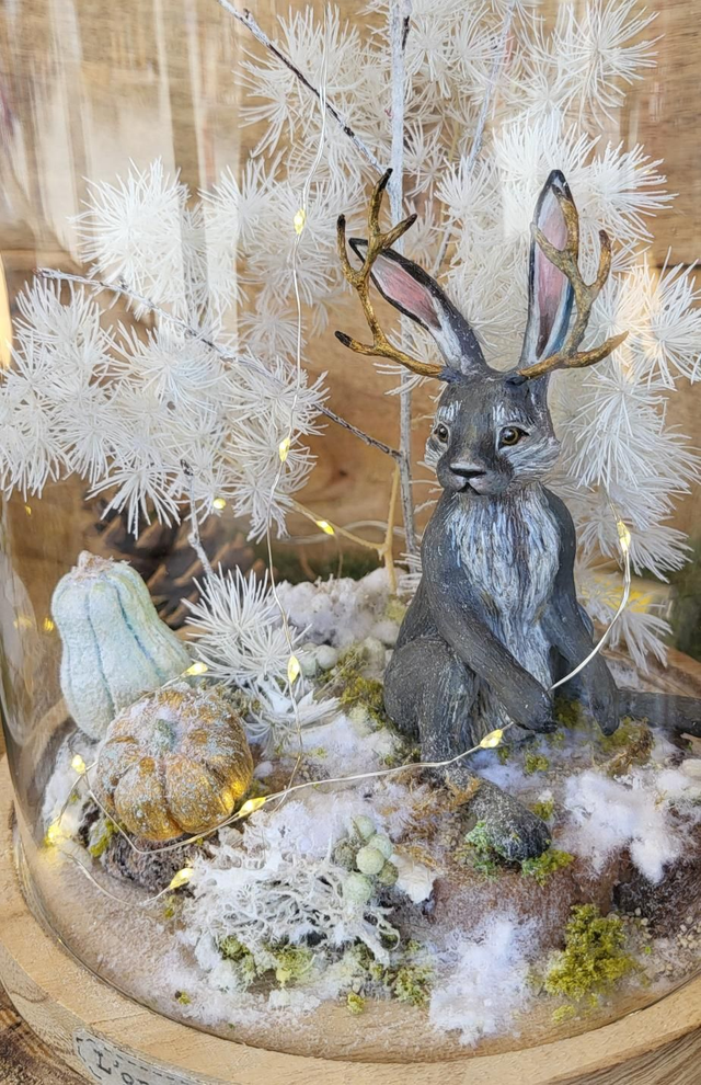 Jackalope gris gardien de l'Hiver - Sculpture Fantastique Atisanale