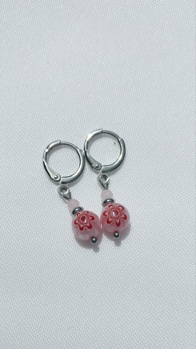 Petites boucles en perles Millefiori et en Quartz rose facetté 