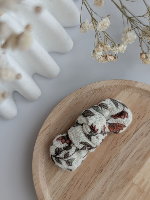 Barrette noeud Romie motif fleuris