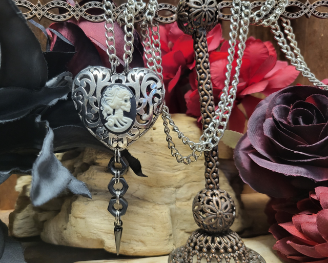 Sautoir &quot;Reine d&#039;Outre-Tombe&quot;