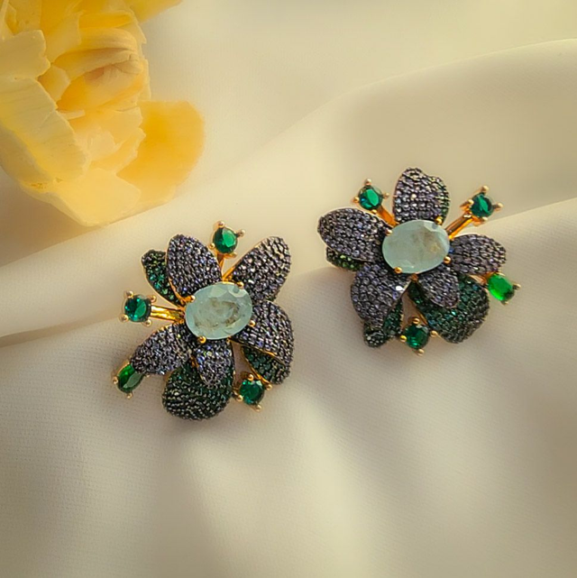 Brinco Flor Cravejada Verde - Ouro