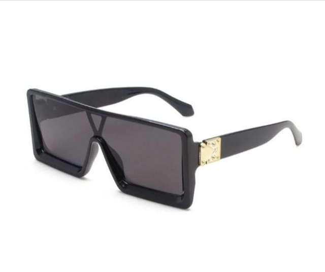 Blogger Style 2022 - Modische übergroße Sonnenbrille