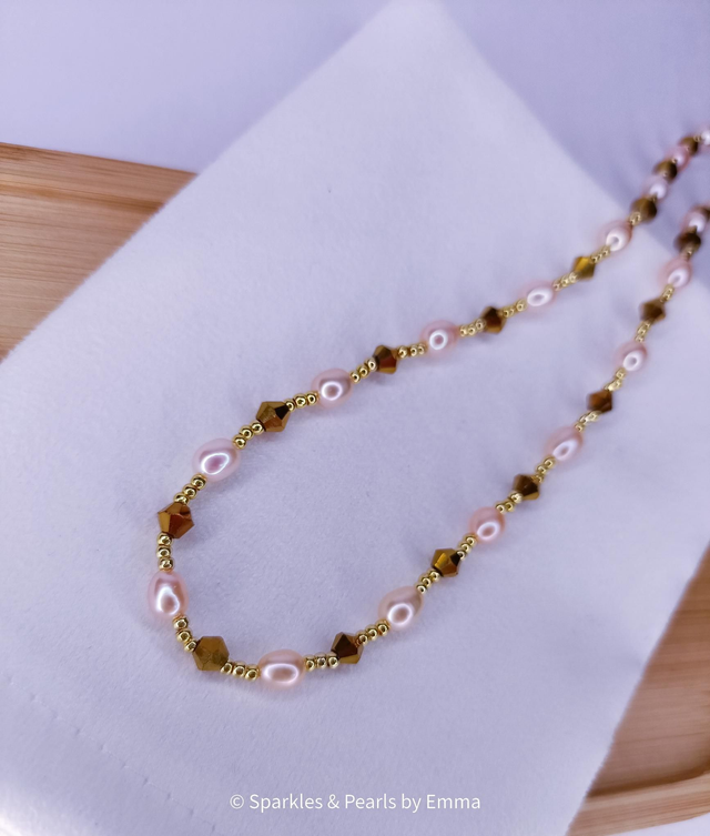 Peach pearl gold necklace 
