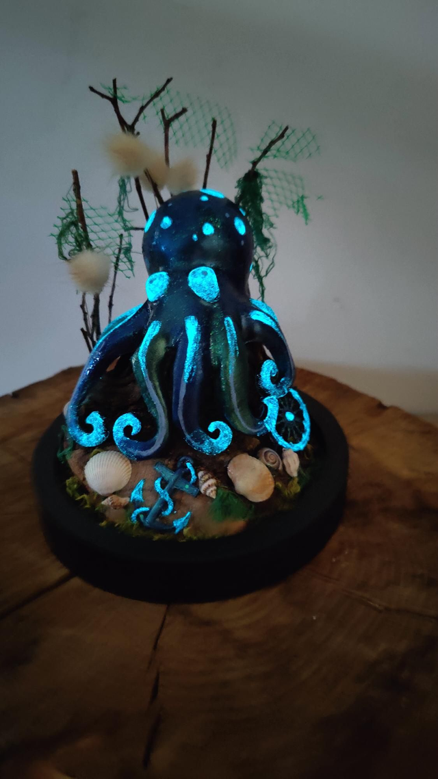 Fantasy sous cloche: Le poulpe mysterieux phosphorescent 
