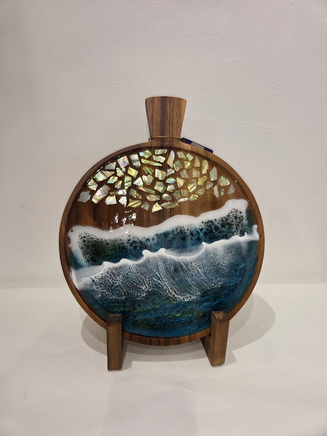 Resin Seascape Circle Wooden Handled Serving Board AK-019