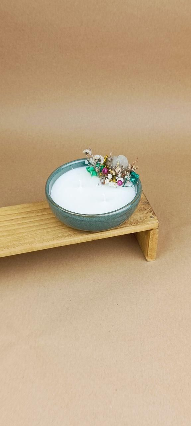 Vela em Cerâmica Verde com Flores Secas
