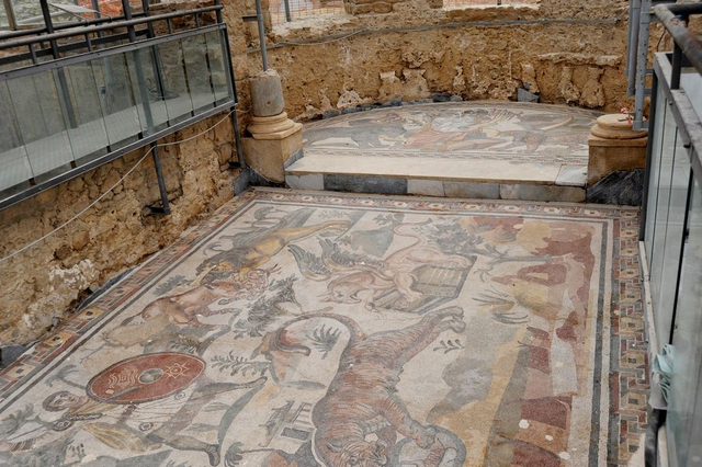 Transfer from Siracusa to Cefalù + Villa Romana del Casale in Piazza Armerina (or viceversa - Private Transfer)