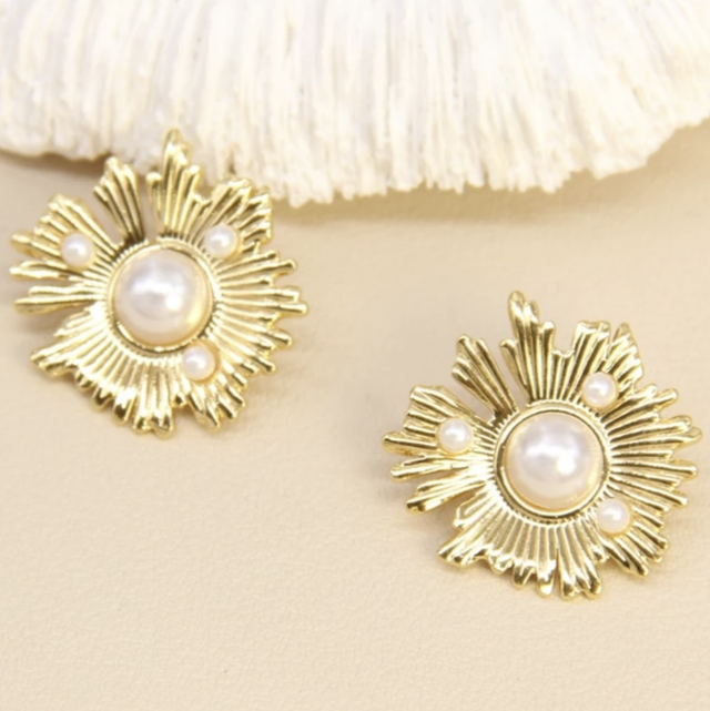 Boucles d’oreilles fleur perlée