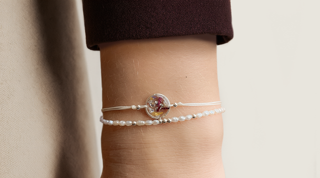 Blumenwiese mit echten Perlen