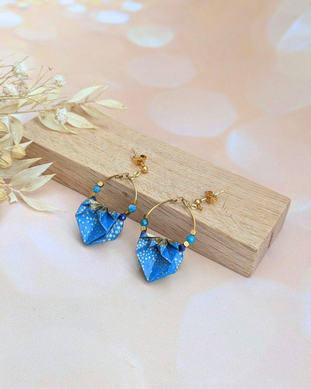 Boucles d'oreilles origami Nymphéa Bleu apatite – Elégance et originalité -