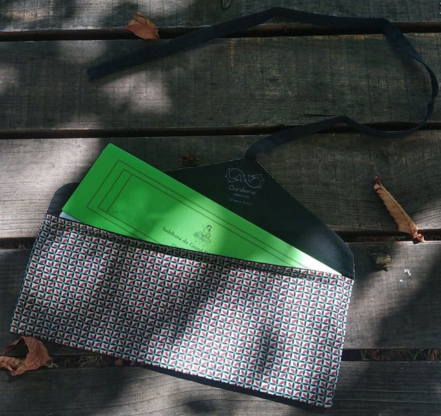 Protège texte, ECRIN PUTJA pour textes de pratique