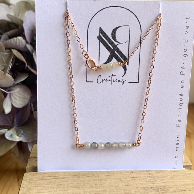 Collier, en or rose laminé (Goldfilled) , habillé de 7 Labradorites naturelles  (longueur 42cm)