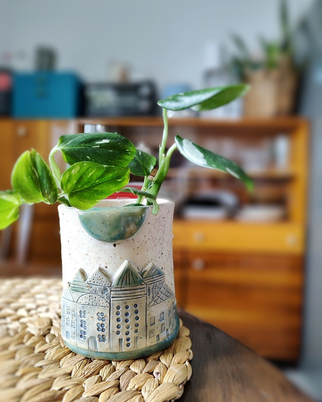Osłonka ceramiczna z domkami