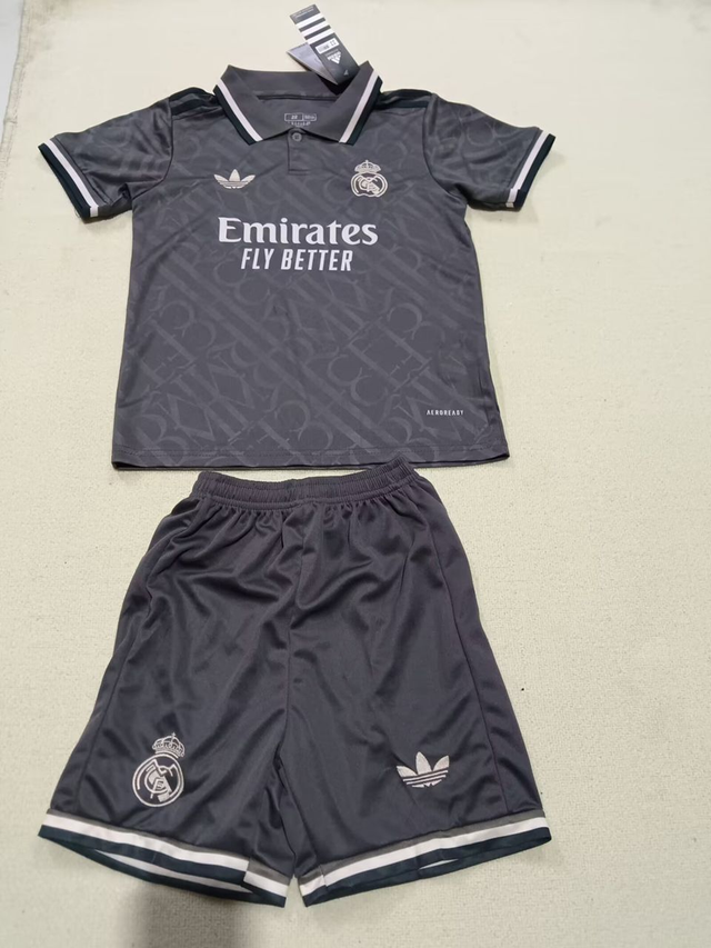 Conjunto camiseta + pantalón NIÑOS 3ª Real Madrid- 24-25