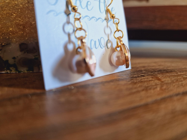Clam &amp; Pearl earrings 