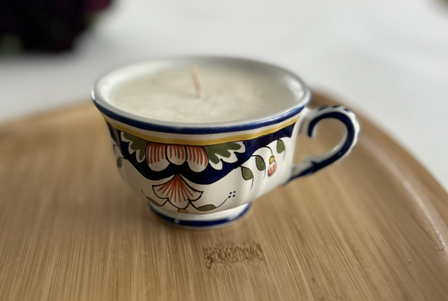 Bougie Tasse à thé française ~ Décor Rouen ~ Poterie française peinte 