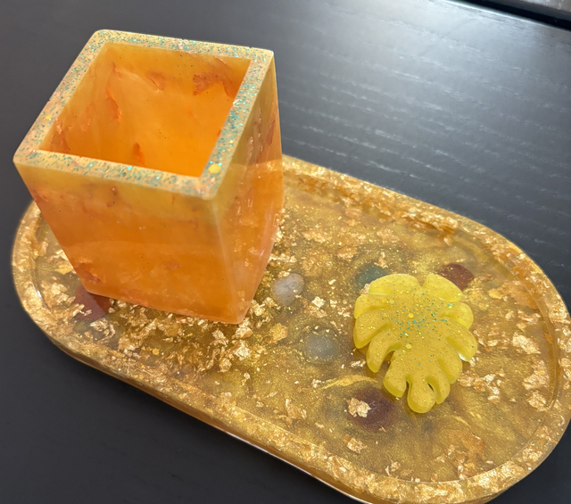 PLATEAUX AVEC PORTE STYLO EN RÉSINE 