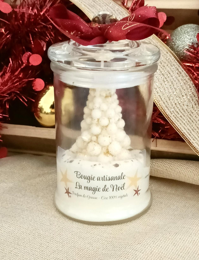 Bougie de Noël parfumée en bonbonnière décor sapin boules