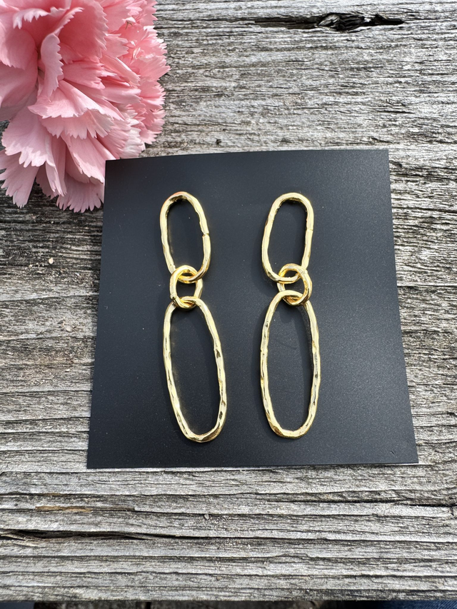 Wire earrings with geometric elements