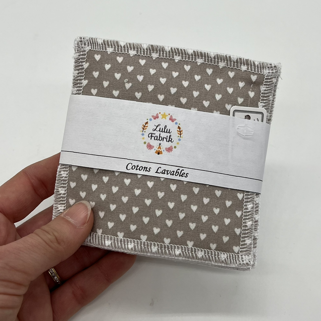 Lot de 7 cotons démaquillants petits cœurs taupe 