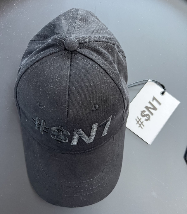 CAP BLACK LOGO RICAMATO 3 D