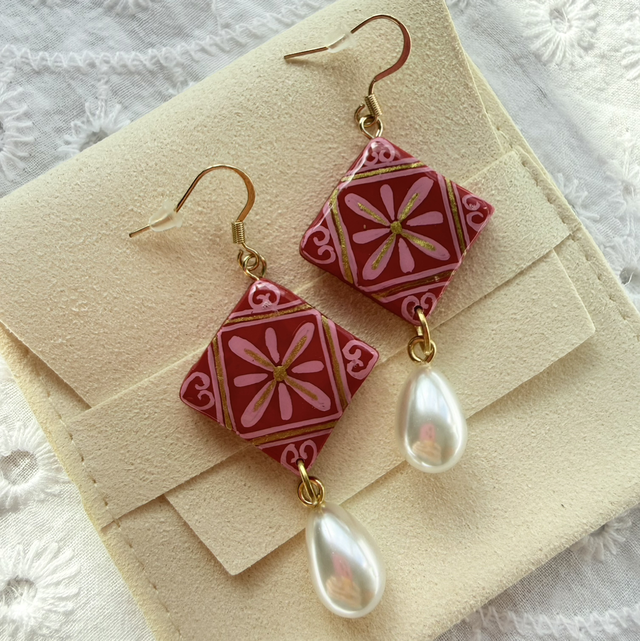Red and Pink Tile Teardrop Pearl Dangly Earrings