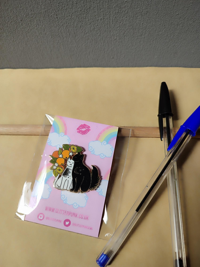 Spilla con illustrazione 