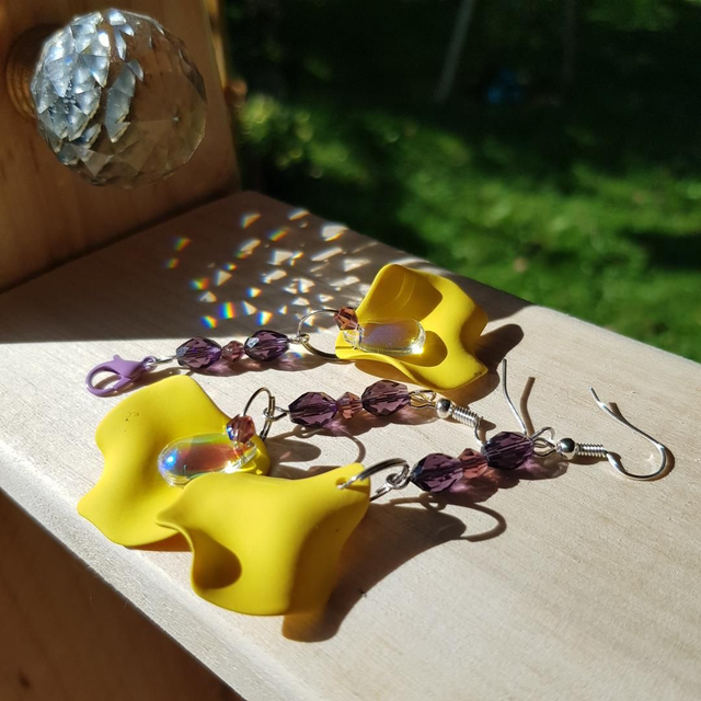 Bijou de sac Fleur jaune – Création Vibratoire