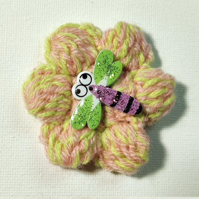 Barrette fleur simple vert et rose crochet bouton libellule pince crocodile