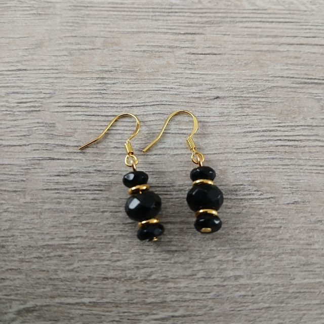 Oorbellen – Onyx – goudkleurig RVS (1.286)