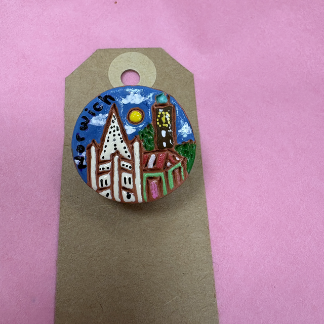 Norwich brooch boterbloem studio