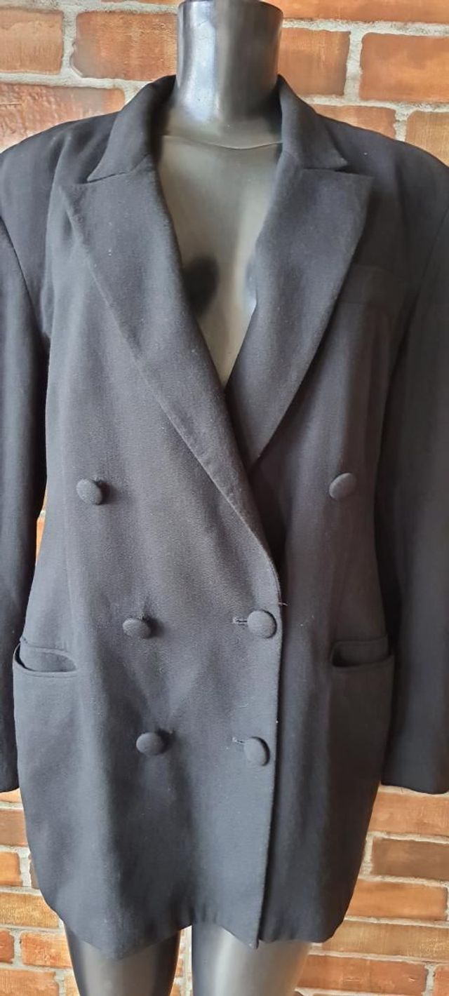 Sobretudo preto, T/M