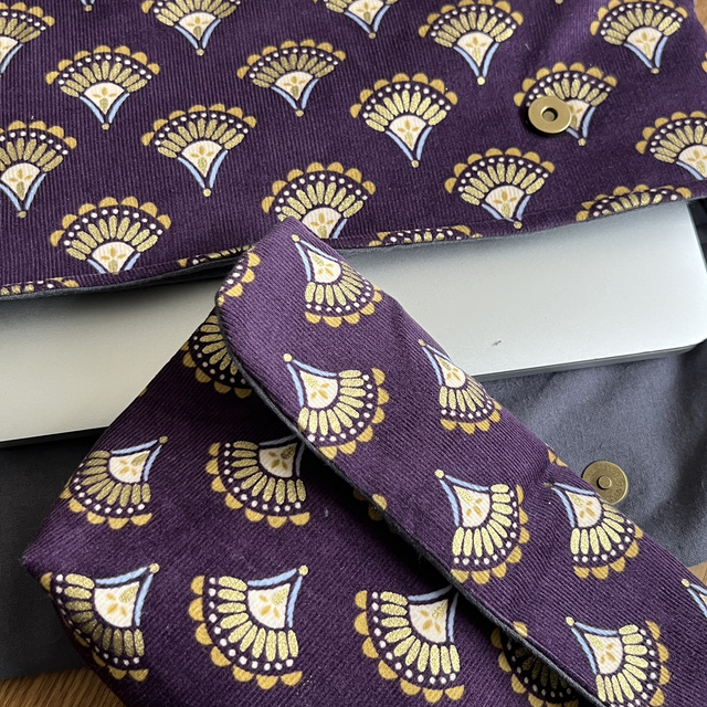 Laptophülle und Ladetasche – lila 