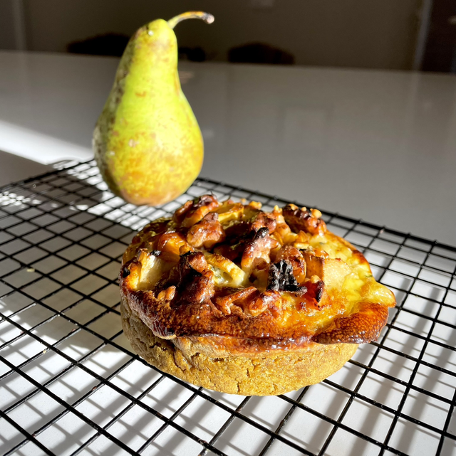 Pera con queso azul nueces