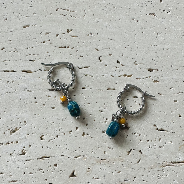 Oorbellen blauw steentje