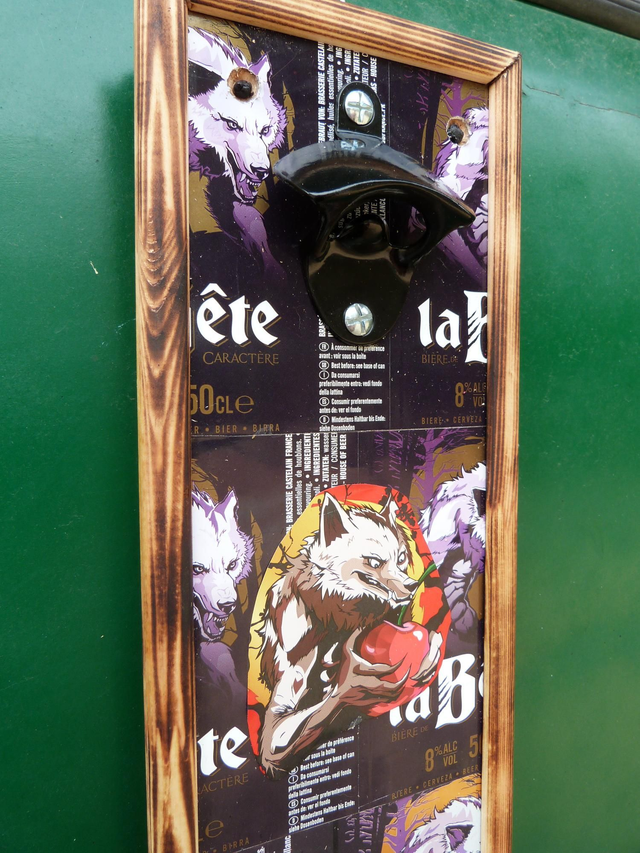 Décapsuleur mural