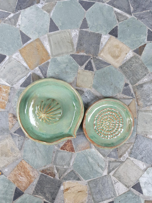 Juicer and garlic grater set