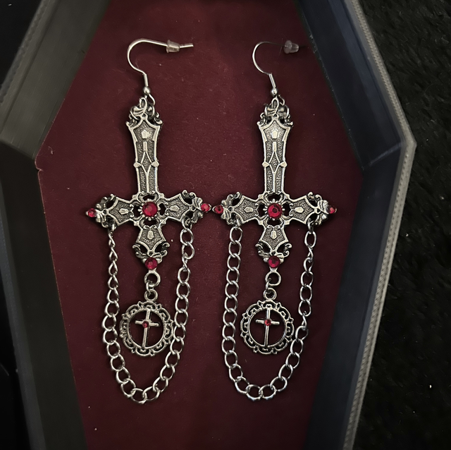 Omen earrings 