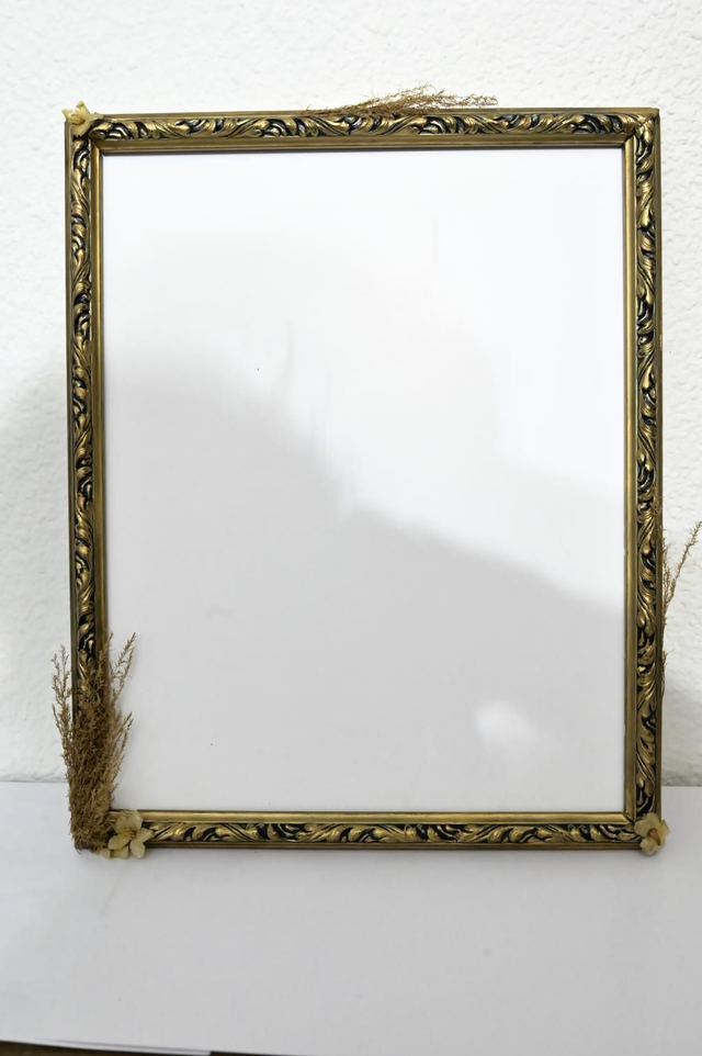 Cadre photo ancien restauré avec fleurs immortalisées 