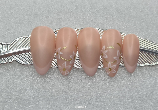 Orné de Fleurs Forme amande (matte)