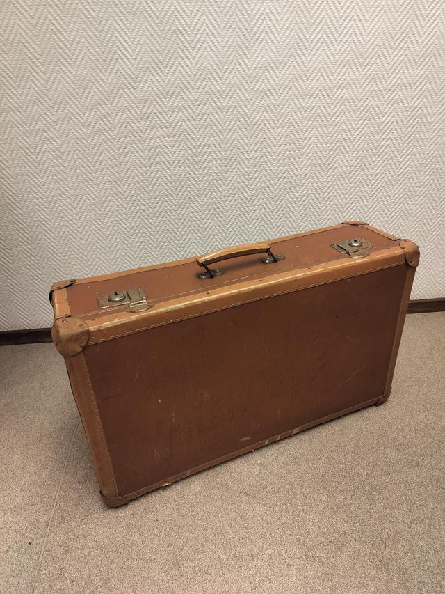 Vanha matkalaukku #188