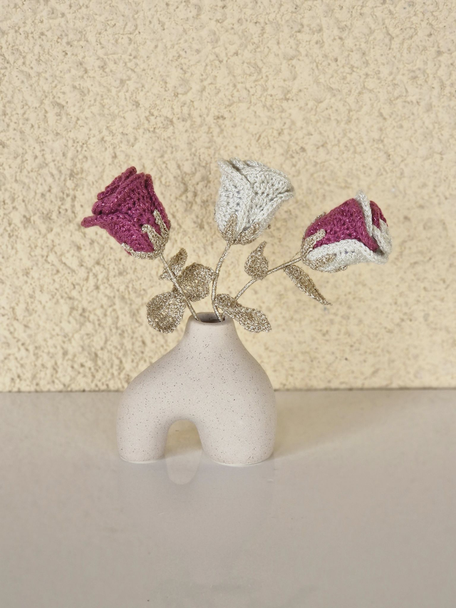 Roses et vase