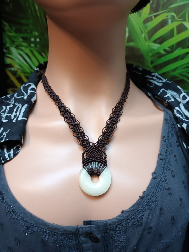 Collier donut en calcite jaune