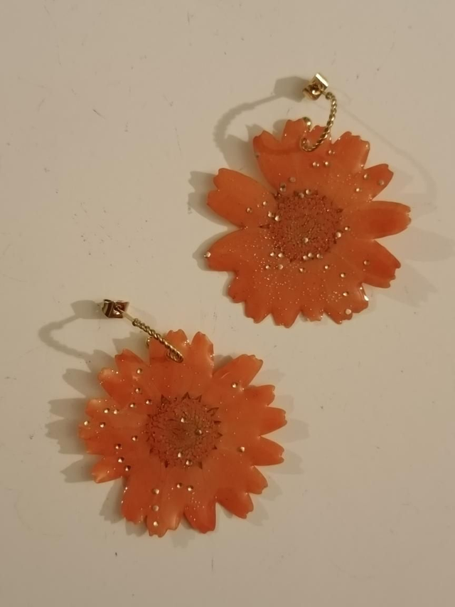 Boucles Marguerites Oranges & paillettes 