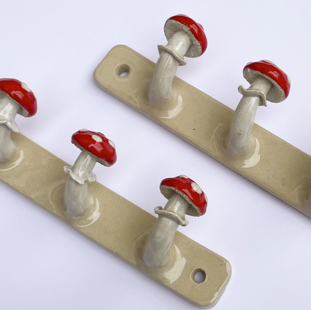 Hook rail, Toadstools