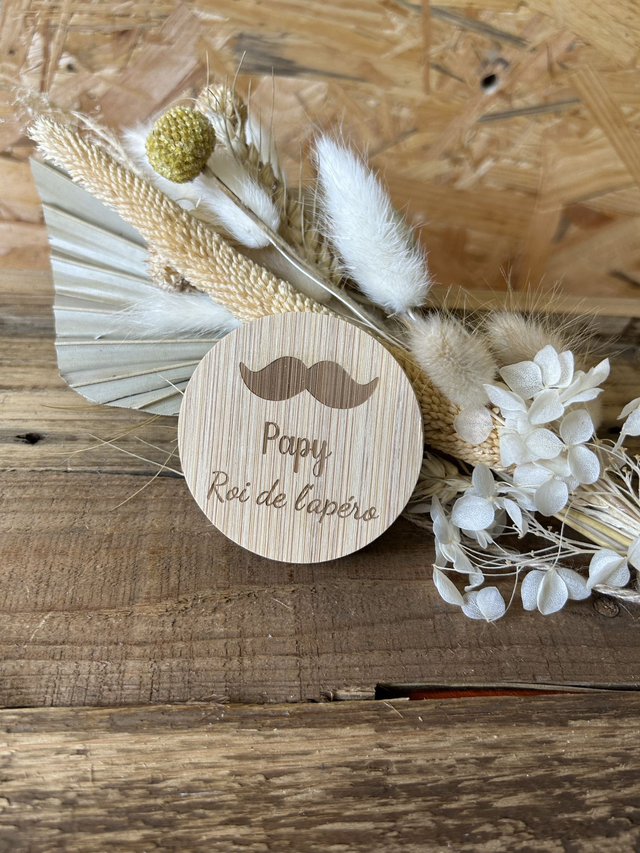 Décapsuleur magnétique en bambou &quot;Papy roi de l&#039;apéro&quot;