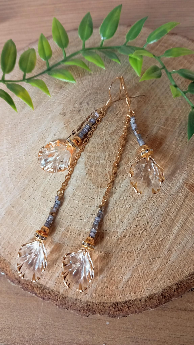 Boucles d&#039;oreilles pendantes dorées 